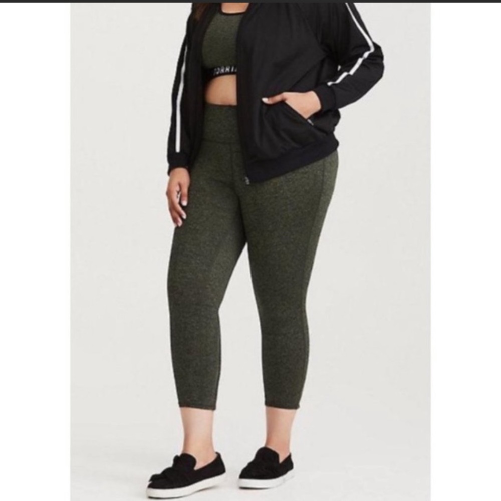 Torrid Active Green Lace Workout Capri Leggings